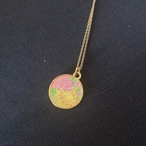 Lilly print necklace